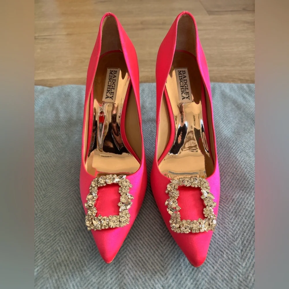 BADGLEY MISCHKA Cher Crystal Embellished Pump in Hot Pink Satin Size US 8.5 - Picture 3 of 16